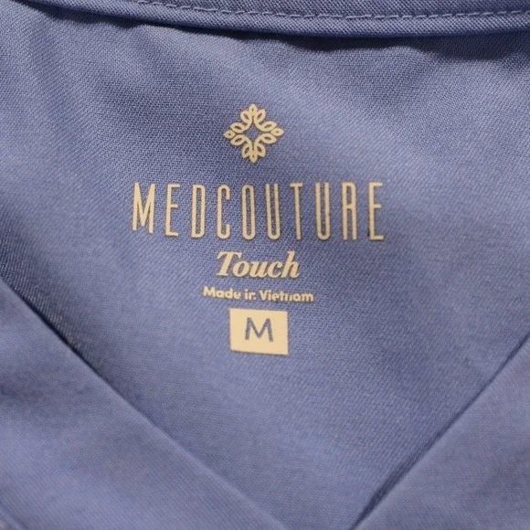 MedCouture Touch Scrub Top V-Neck Short Sleeve Medical Uniform Blue Size M - Picture 2 of 8